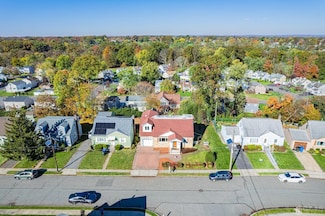 185 Midfield Rd, Colonia, NJ 07067