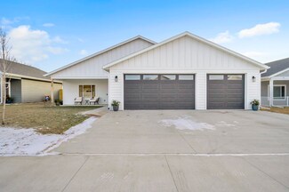 829 30th St, Spirit Lake, IA 51360