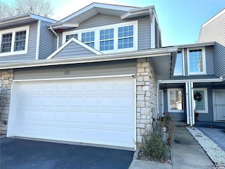 132 Fairfield Dr, Holbrook, NY 11741