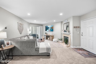 697 Sutton Crest Trail Unit 212, Oak Park, CA 91377
