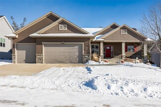 2929 Caspian Rd, Hiawatha, IA 52233