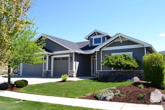 1327 Utah Dr, Medford, OR 97504