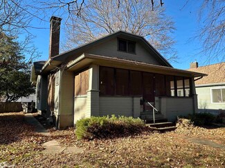 1921 River St, Burlington, IA 52601
