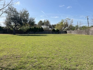 1005 T H Johnson Dr, Taylor, TX 76574