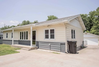 747 E Smith St, Springfield, MO 65803