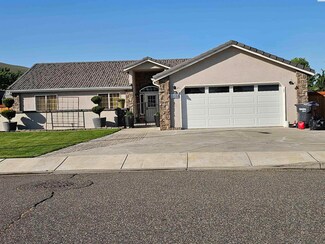 2614 Ficus Dr, West Richland, WA 99353