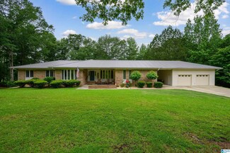 7 Country Club Dr, Calera, AL 35040