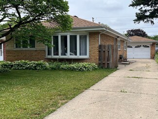 1712 Maple St, Des Plaines, IL 60018