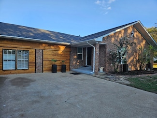 211 Francis Dr, Lindale, TX 75771