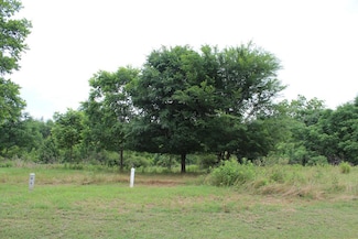 220 Wentworth Ln, Albany, GA 31721