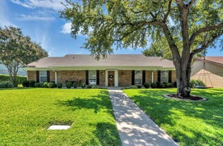 1624 Woodcrest Ln, Carrollton, TX 75006