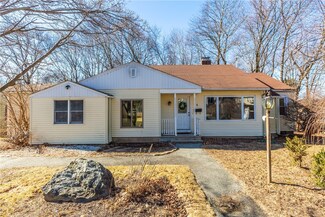 1 Glencoe Ln, Cranston, RI 02920