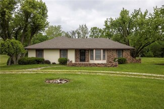 40102 E Renick Rd, Oak Grove, MO 64075
