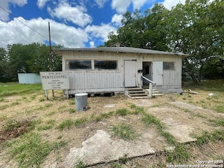 217 N 2nd St, Kenedy, TX 78119