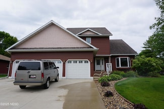 1712 Grandview Dr, Watertown, SD 57201