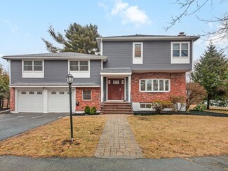 128 Olde Field Rd, Newton Center, MA 02459