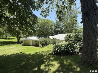 109 Lake Warren Dr, Monmouth, IL 61462