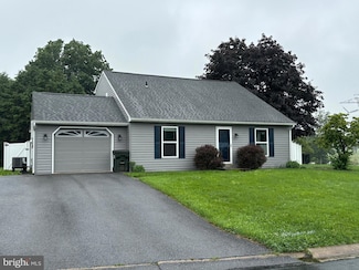 3 Blue Jay Dr, Stevens, PA 17578