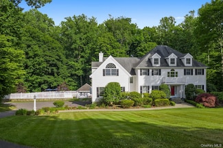 44 Watergate Dr, Amawalk, NY 10501