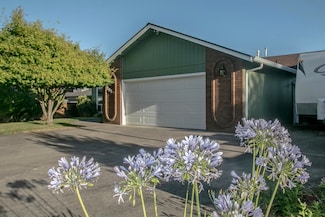 2854 Yvonne Rd, Medford, OR 97504