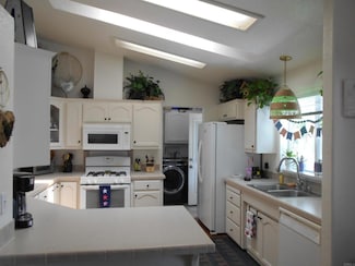 2003 Bayview Heights Dr Unit 105, San Diego, CA 92105