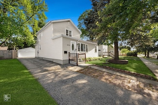 834 Spruce St, Aurora, IL 60506