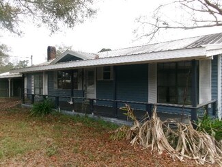 40 Pine Dr, Picayune, MS 39466