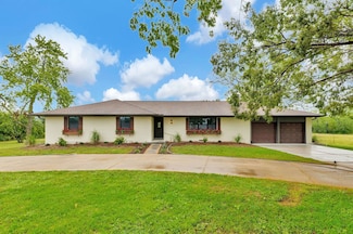 31 S Pony Meadows Dr, Wichita, KS 67232