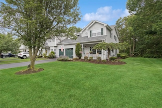 146 Willow Wood Dr, Oakdale, NY 11769