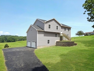 254 Sleepy Hollow Rd, Bath, PA 18014