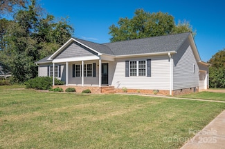 1478 Glenoaks Dr, Newton, NC 28658