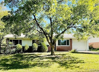 820 Paddock Dr, Florissant, MO 63033