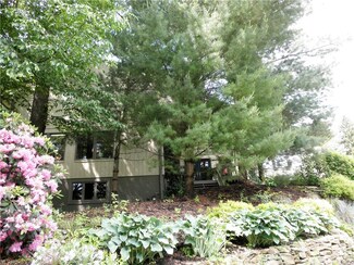 1070 Kingswood Dr, Akron, OH 44313