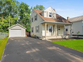 410 Riverview Dr, Manitowoc, WI 54220