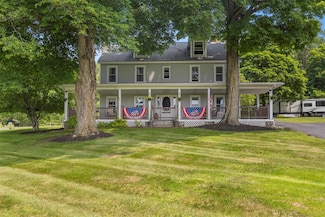 421 Orchard Dr, Wallkill, NY 12589