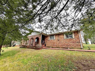 1807 E Saint Louis St, West Frankfort, IL 62896