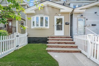 8772 110th St, Richmond Hill, NY 11418