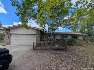 11041 Tillson Dr, South Lyon, MI 48178