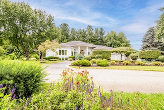 676 Ashley Ln Unit 5, Saint Joseph, MI 49085