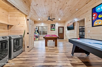 2184 Beach Front Dr, Sevierville, TN 37876