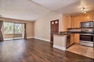 2275 Del Mar Way Unit 306, Corona, CA 92882
