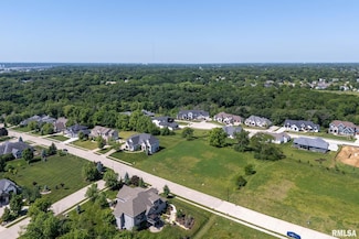 5088 Woody Creek Ln, Bettendorf, IA 52722