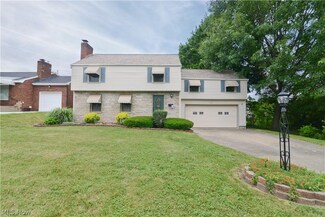 87 Overlook Blvd, Struthers, OH 44471