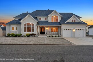 210 Sandlewood Dr, Bayville, NJ 08721