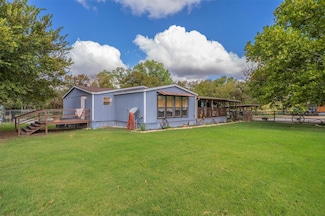 955 Tiffany St, Azle, TX 76020