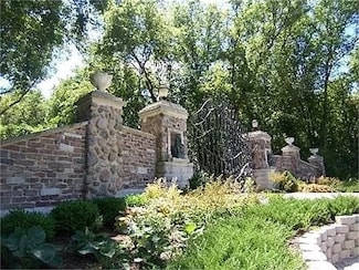 7001 Foxfire Dr, Crystal Lake, IL 60012