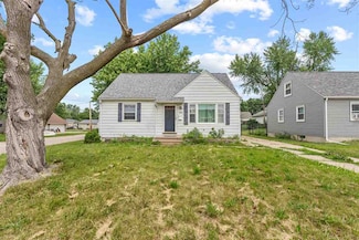 1048 30th St NE, Cedar Rapids, IA 52402
