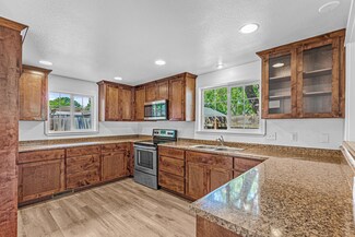 1338 Flower St, Medford, OR 97504