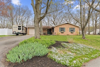 70389 Lakeview Dr, Edwardsburg, MI 49112