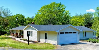 3 Olcott Ln, Rensselaer, NY 12144